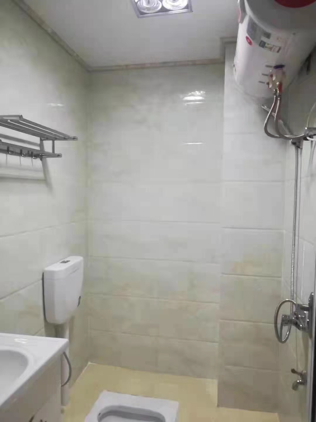 金塘小区  1室1厅1卫    1000.0元/月 金塘小区  1室1厅1卫    1000.0元/月室内图