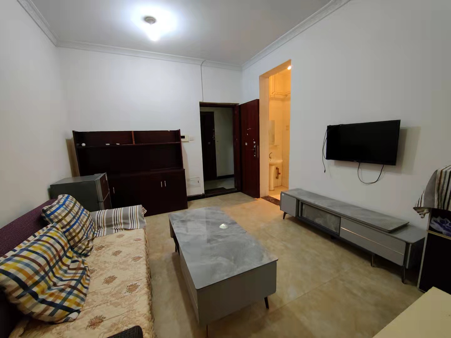 南湖春天  1室1厅1卫    1500.0元/月 南湖春天  1室1厅1卫    1500.0元/月室内图