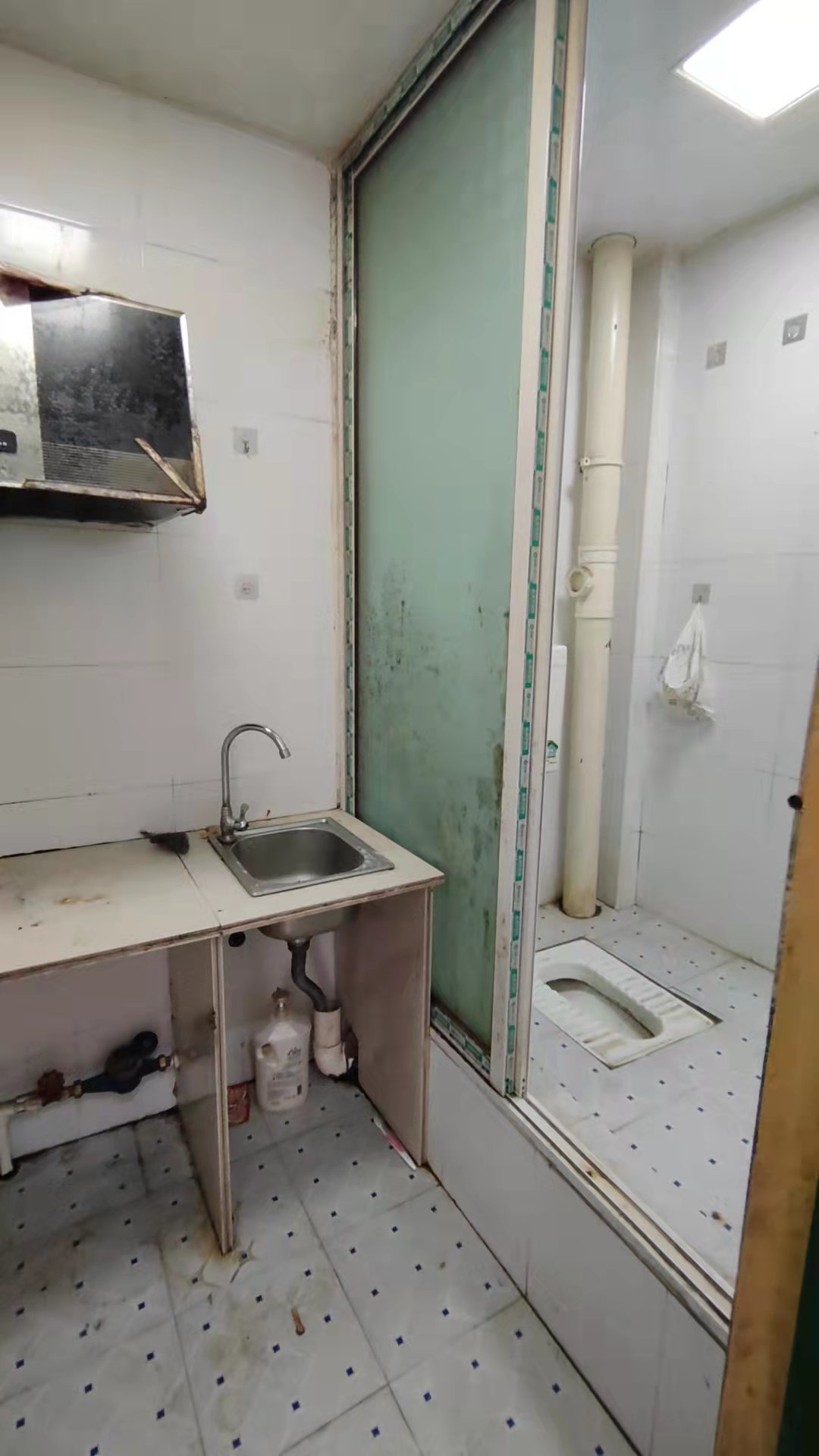 金园小区 1室1厅1卫 700.0元/月 金园小区 1室1厅1卫 700.0元/月室内图