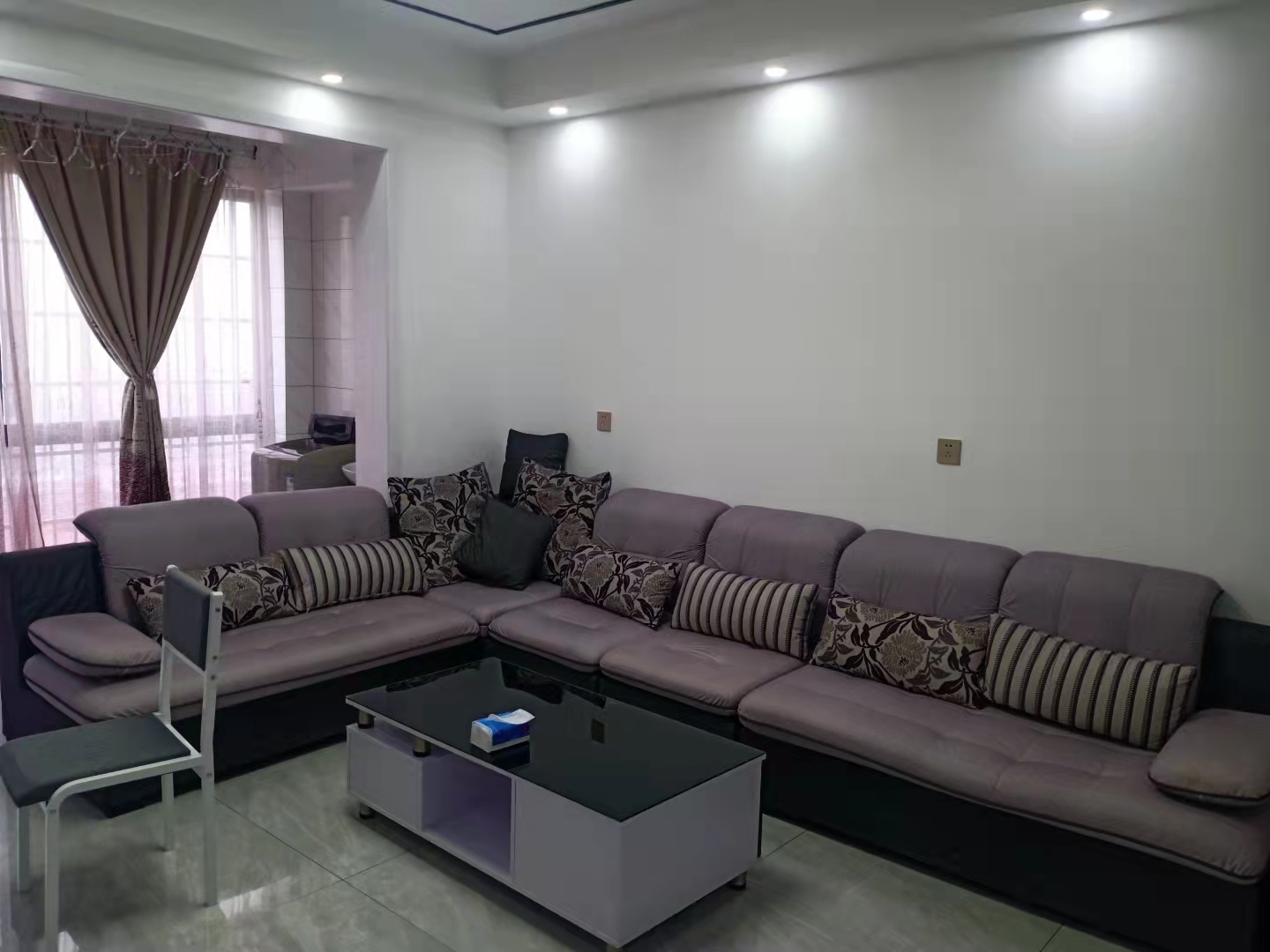 国富小区  2室2厅1卫    1800.0元/月 国富小区  2室2厅1卫    1800.0元/月室内图