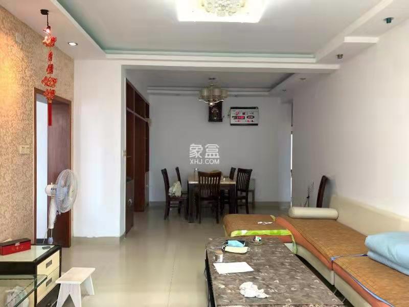 香山美境 3室2厅2卫 68.0万 香山美境 3室2厅2卫 68.0万客厅