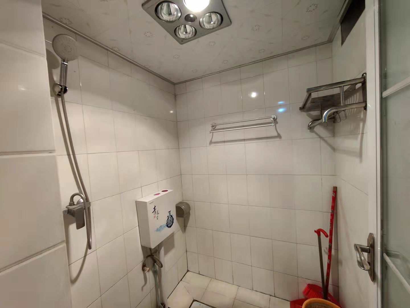 南湖春天  1室1厅1卫    1500.0元/月 南湖春天  1室1厅1卫    1500.0元/月室内图