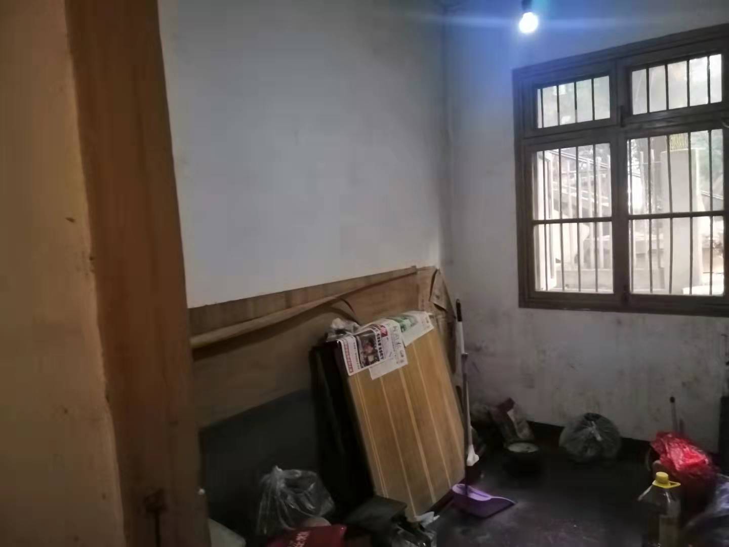 粮食局家属楼 3室1厅1卫 1000.0元/月 粮食局家属楼 3室1厅1卫 1000.0元/月室内图