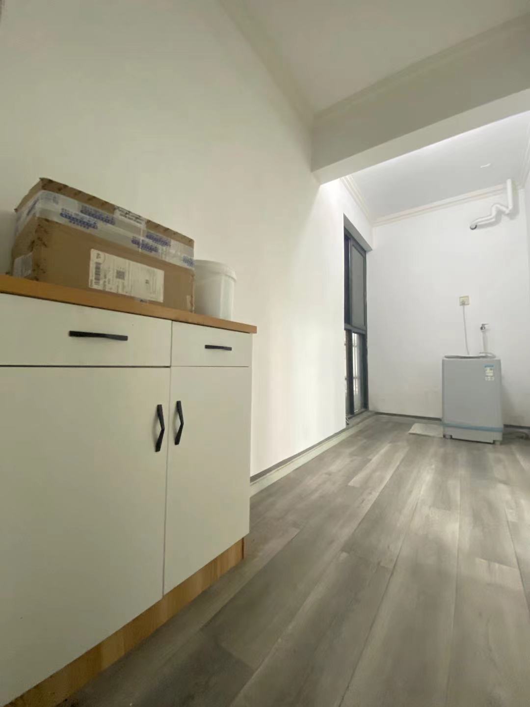 南湖春天  3室2厅2卫    2750.0元/月 南湖春天  3室2厅2卫    2750.0元/月室内图