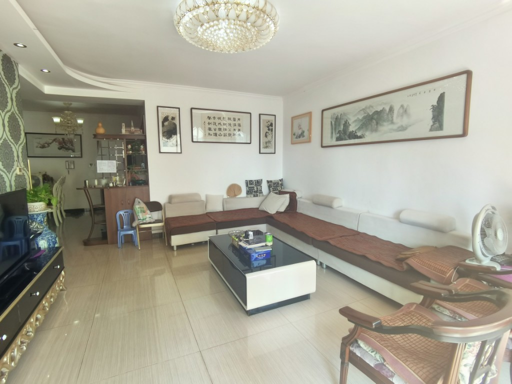 新城首座  3室2厅2卫    92.0万 新城首座  3室2厅2卫    92.0万客厅