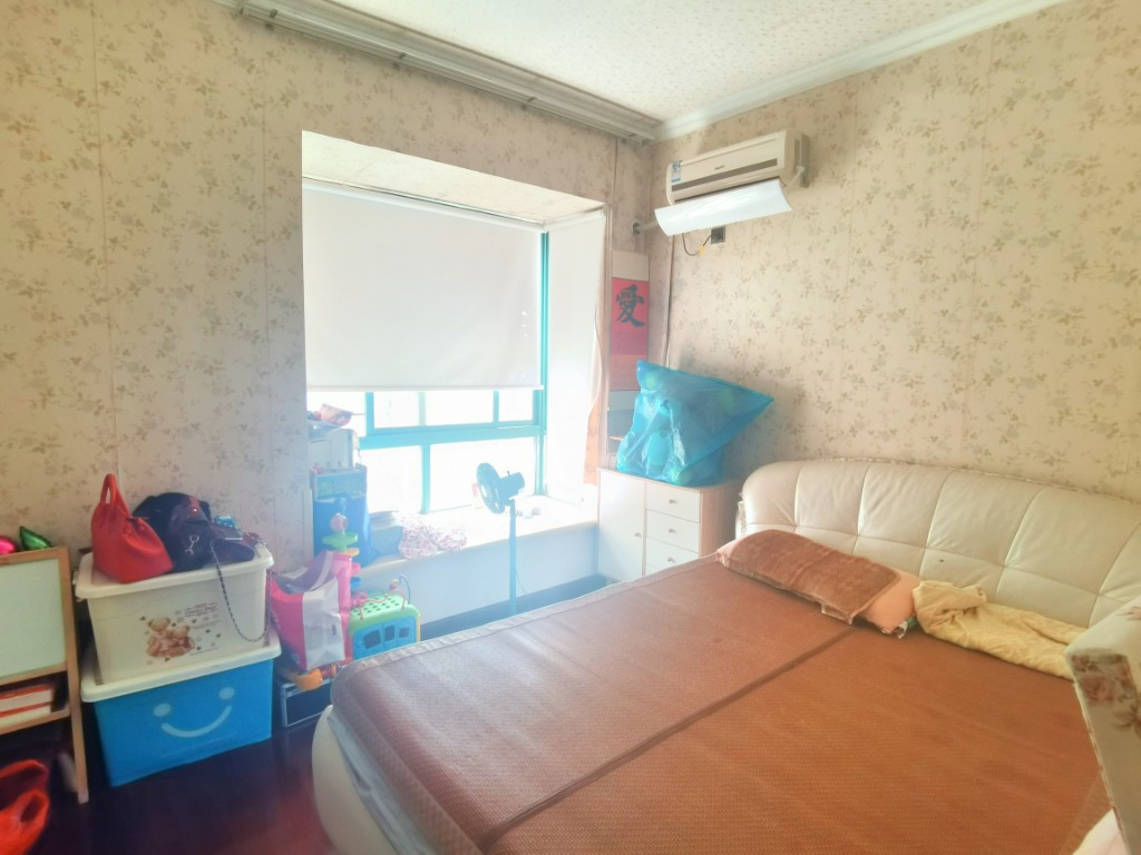 新城首座  3室2厅2卫    92.0万 新城首座  3室2厅2卫    92.0万客厅