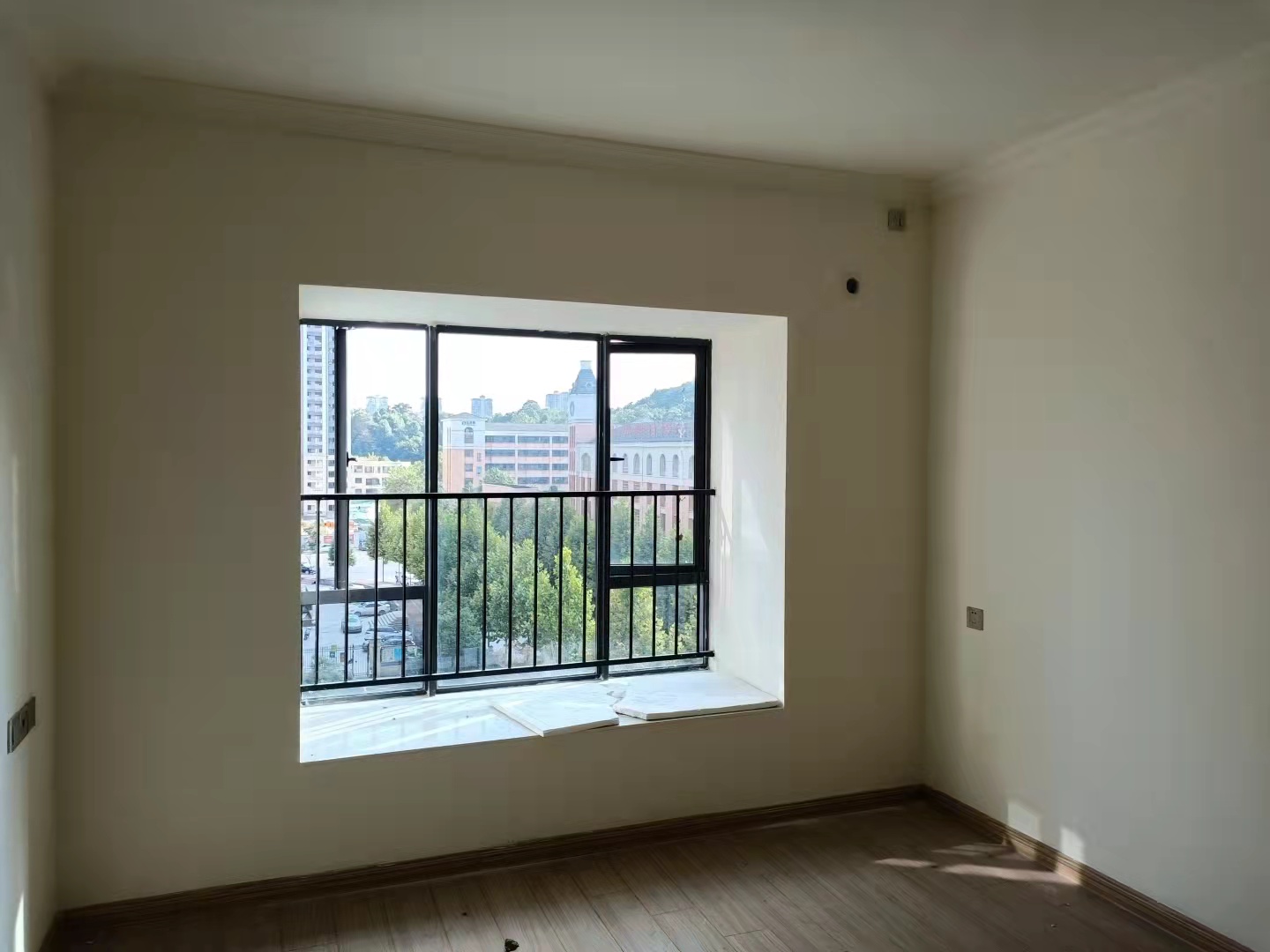 碧桂园梓山府 3室2厅2卫 2500.0元/月 碧桂园梓山府 3室2厅2卫 2500.0元/月室内图