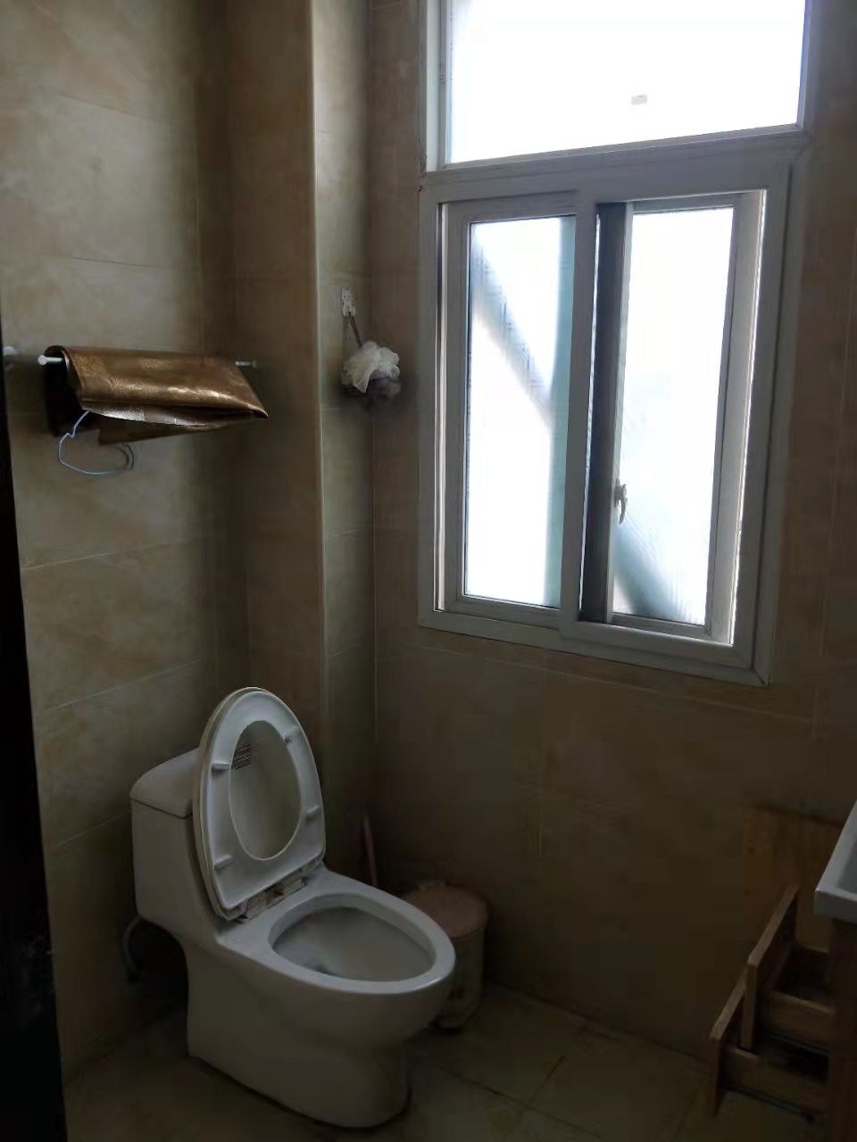 山水名苑  3室2厅2卫    88.8万 山水名苑  3室2厅2卫    88.8万客厅