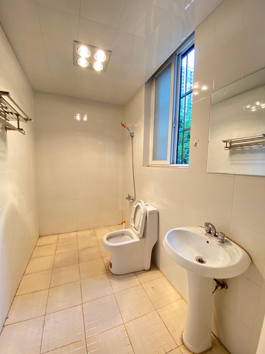 南湖春天  3室2厅2卫    2750.0元/月 南湖春天  3室2厅2卫    2750.0元/月室内图