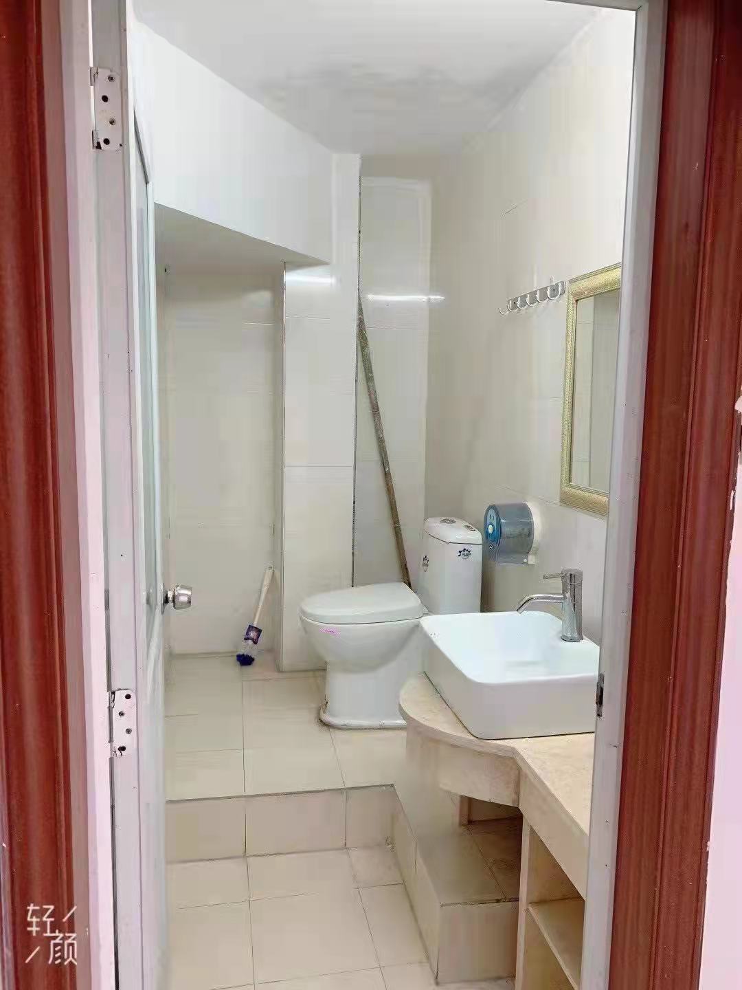 四季花园 2室1厅2卫 1500.0元/月 四季花园 2室1厅2卫 1500.0元/月室内图