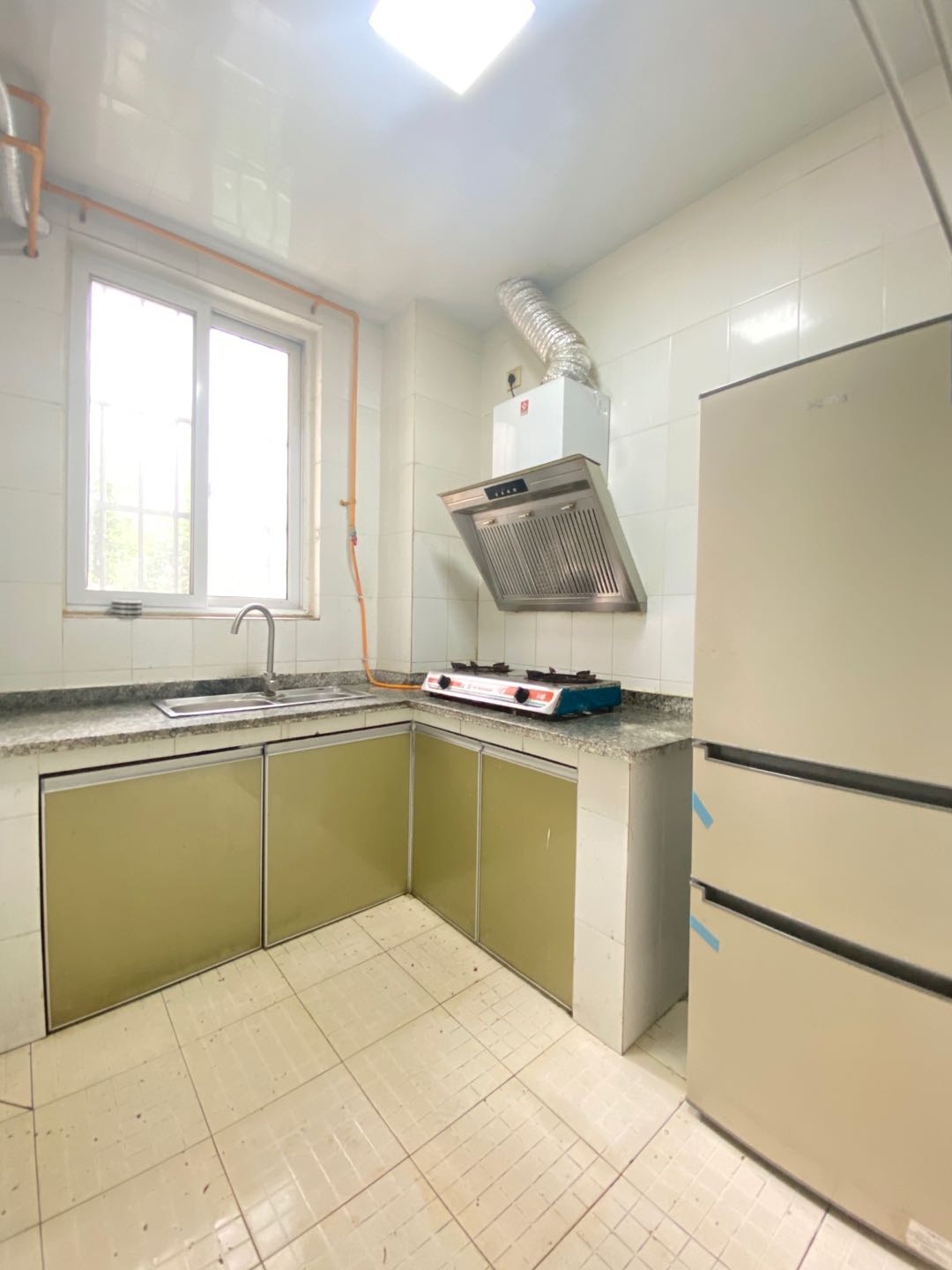 南湖春天  3室2厅2卫    2750.0元/月 南湖春天  3室2厅2卫    2750.0元/月室内图