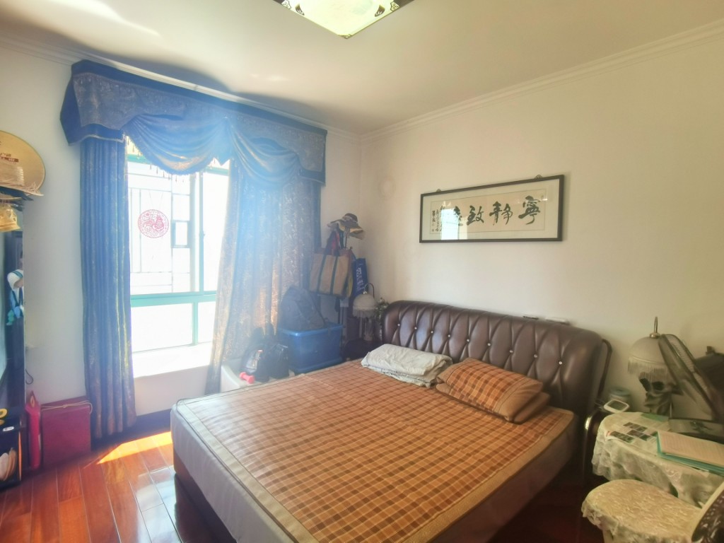 新城首座  3室2厅2卫    92.0万 新城首座  3室2厅2卫    92.0万客厅