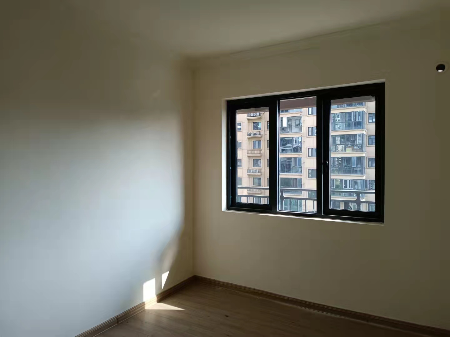 碧桂园梓山府 3室2厅2卫 2500.0元/月 碧桂园梓山府 3室2厅2卫 2500.0元/月室内图