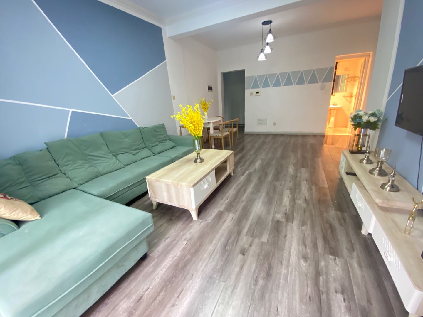 南湖春天  3室2厅2卫    2750.0元/月 南湖春天  3室2厅2卫    2750.0元/月室内图