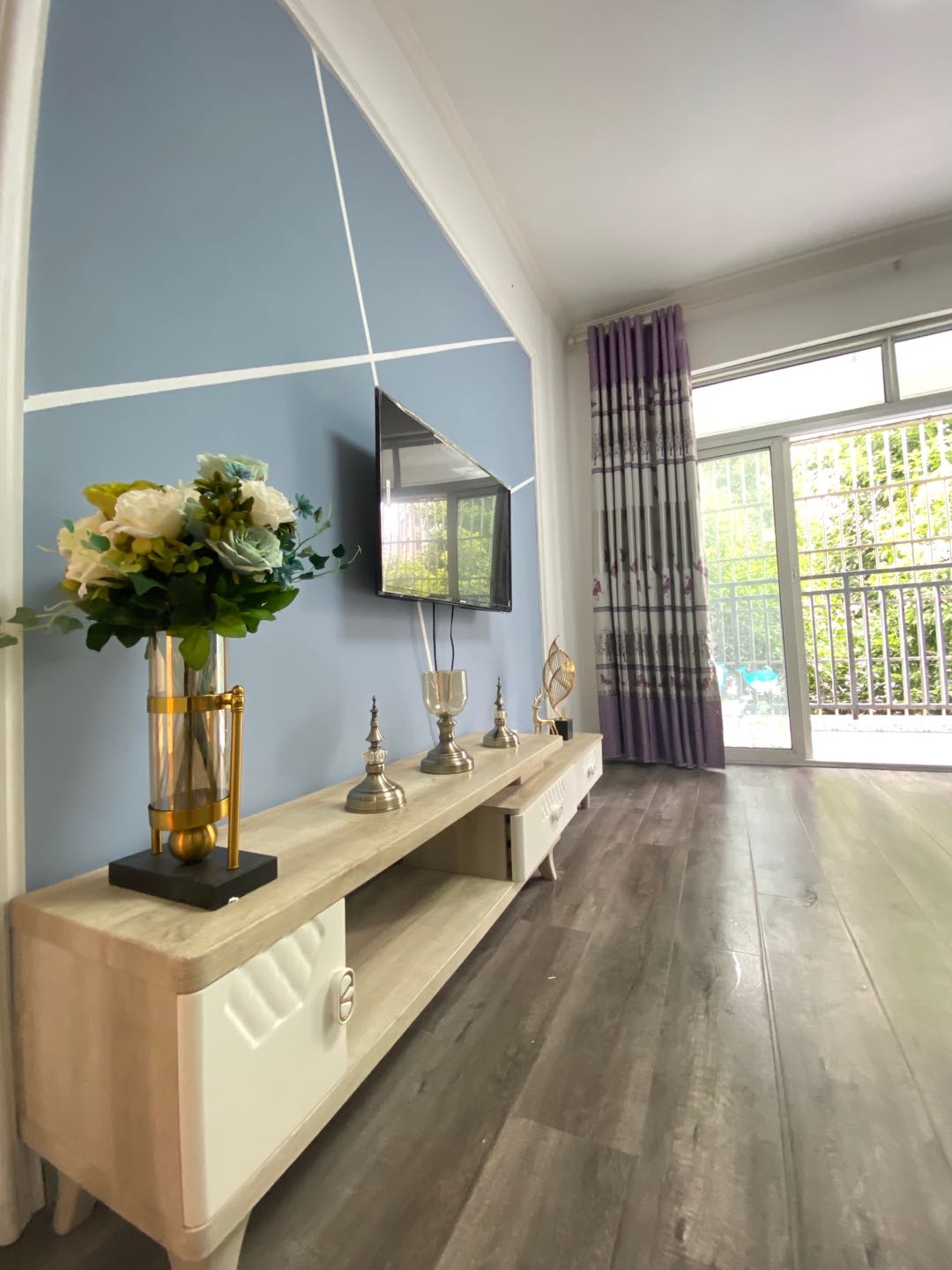 南湖春天  3室2厅2卫    2750.0元/月 南湖春天  3室2厅2卫    2750.0元/月室内图