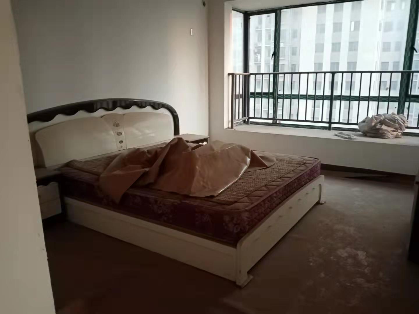 山水洲城华晨第一城 4室2厅2卫 1600.0元/月 山水洲城华晨第一城 4室2厅2卫 1600.0元/月室内图