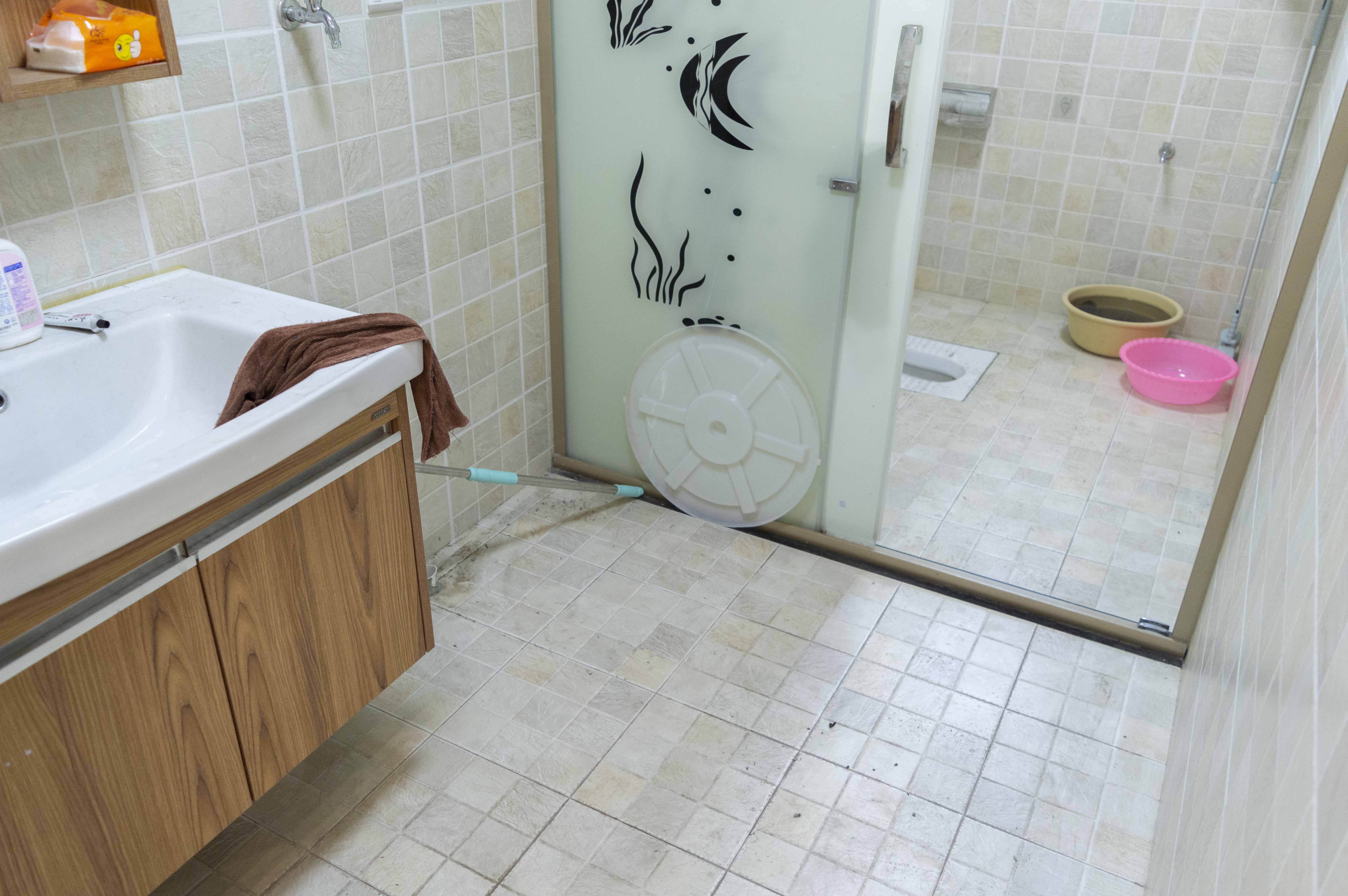 山水华庭  4室2厅2卫   76.80万客厅