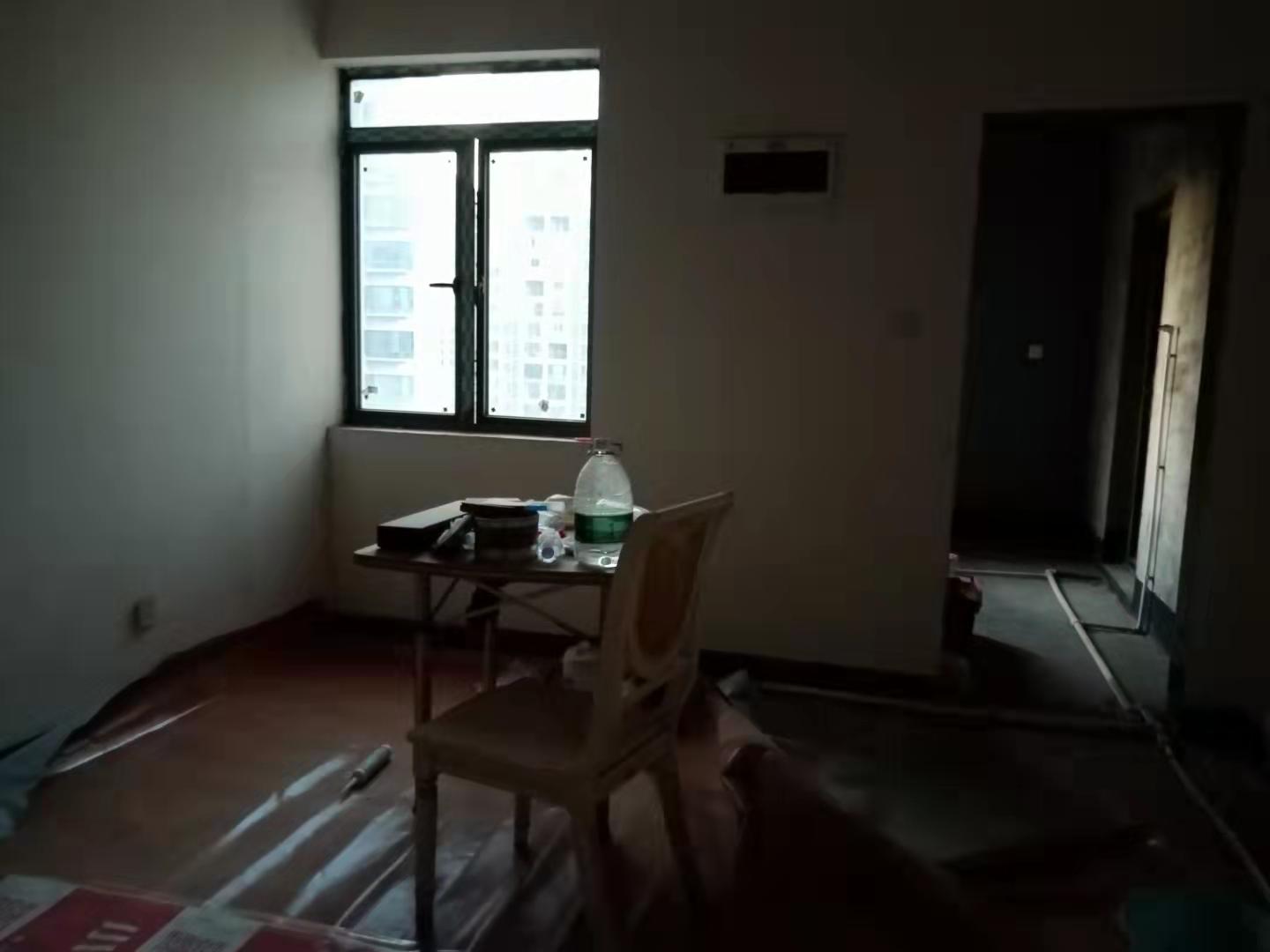 山水洲城华晨第一城 4室2厅2卫 1600.0元/月 山水洲城华晨第一城 4室2厅2卫 1600.0元/月室内图