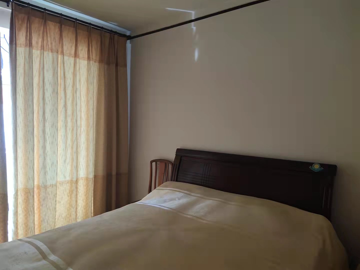 天成花园  3室2厅2卫   67.80万卧室