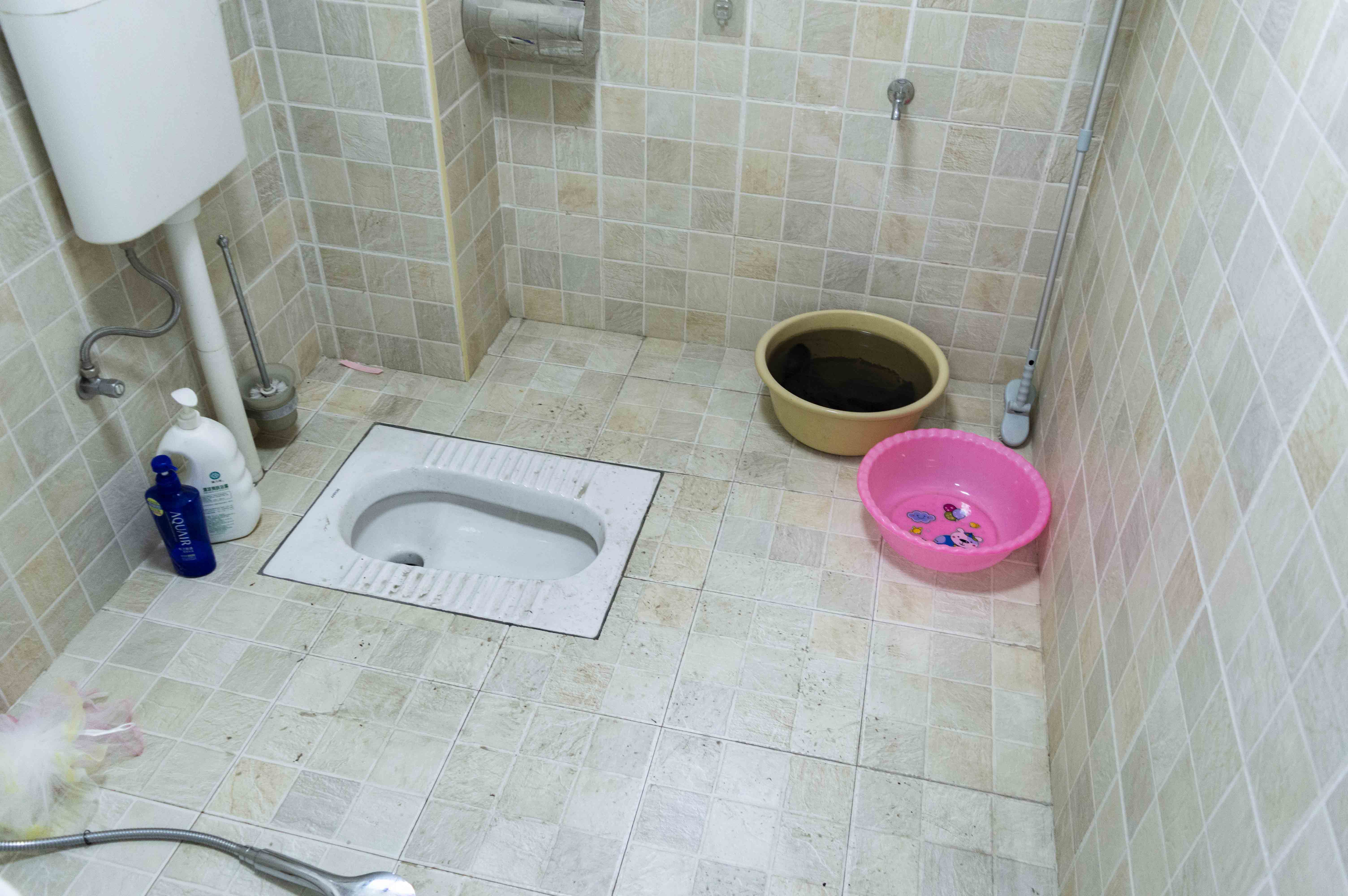 山水华庭  4室2厅2卫   76.80万客厅
