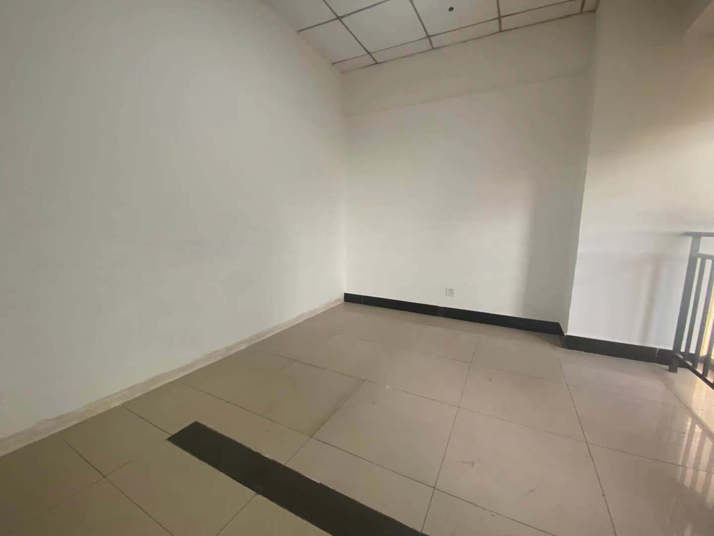 建鸿达华都（华都小户型及大华写字楼）  2室1厅1卫    5000.0元/月室内图1