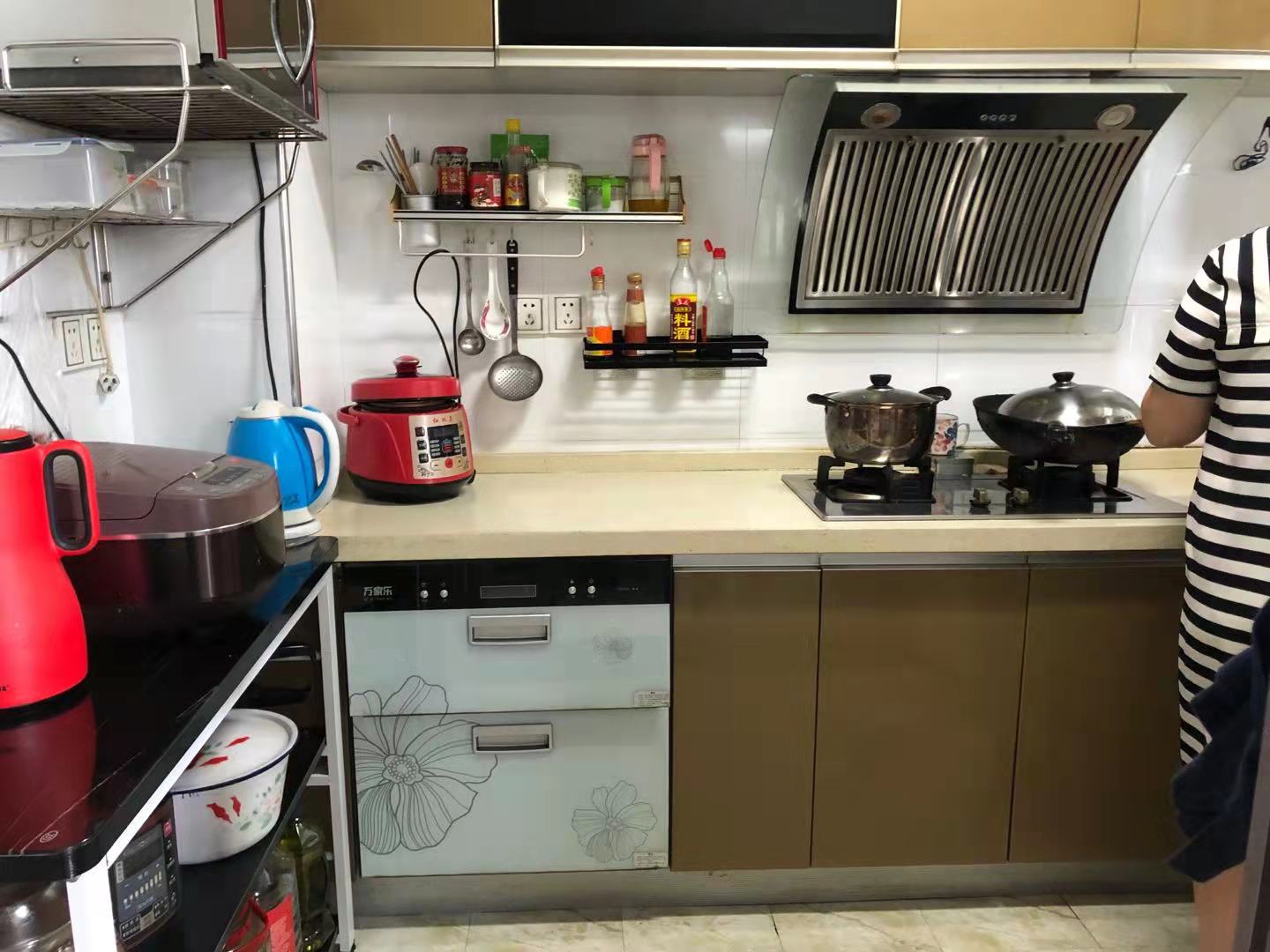 大汉巨龙家园  3室2厅2卫    98.8万 大汉巨龙家园  3室2厅2卫    98.8万客厅