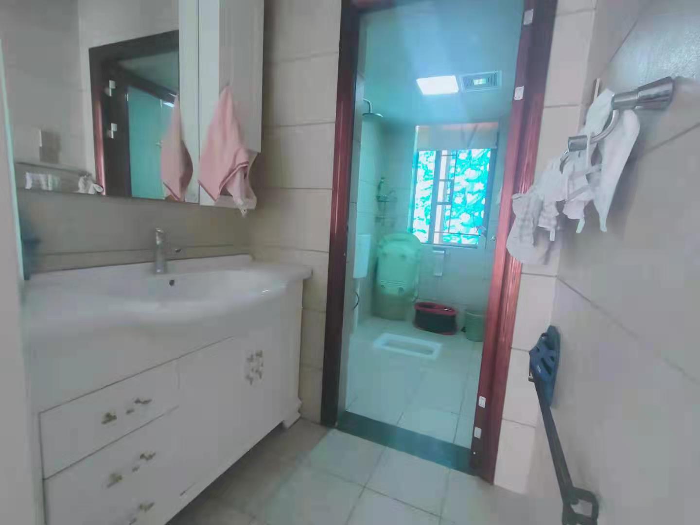 庐山春天二期曼城 3室2厅1卫 2600.0元/月 庐山春天二期曼城 3室2厅1卫 2600.0元/月室内图