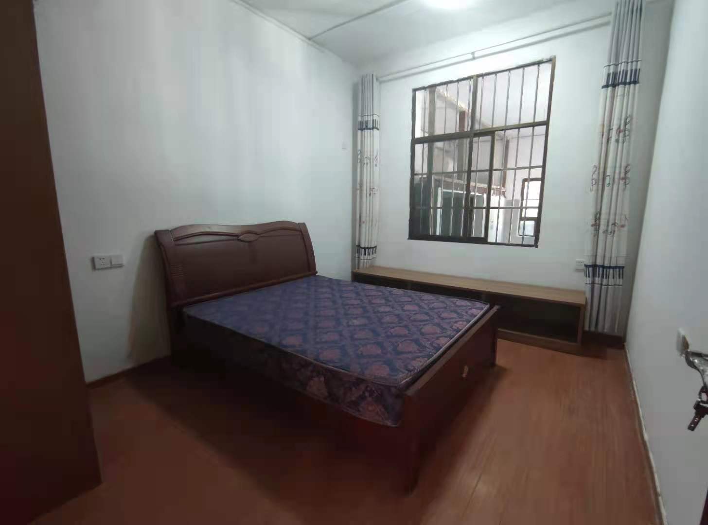 电业局三生活区 3室2厅2卫 1400.0元/月 电业局三生活区 3室2厅2卫 1400.0元/月室内图