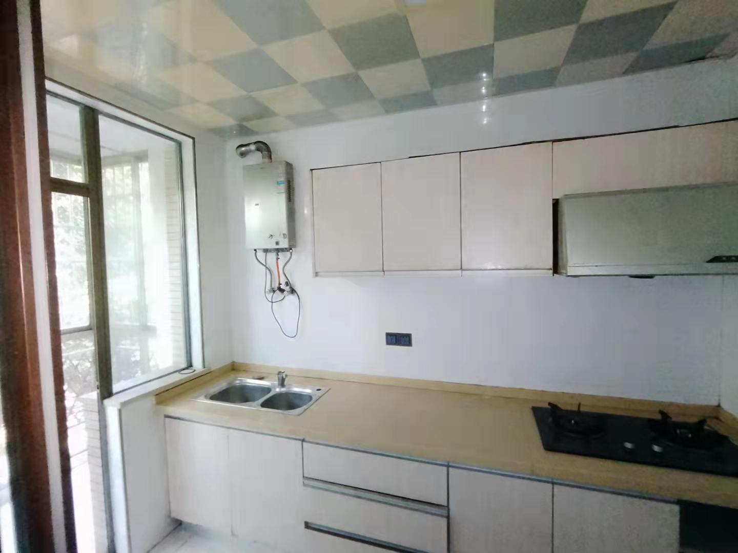 佳宁娜小区(梓山湖小区) 3室2厅2卫 2300.0元/月 佳宁娜小区(梓山湖小区) 3室2厅2卫 2300.0元/月室内图