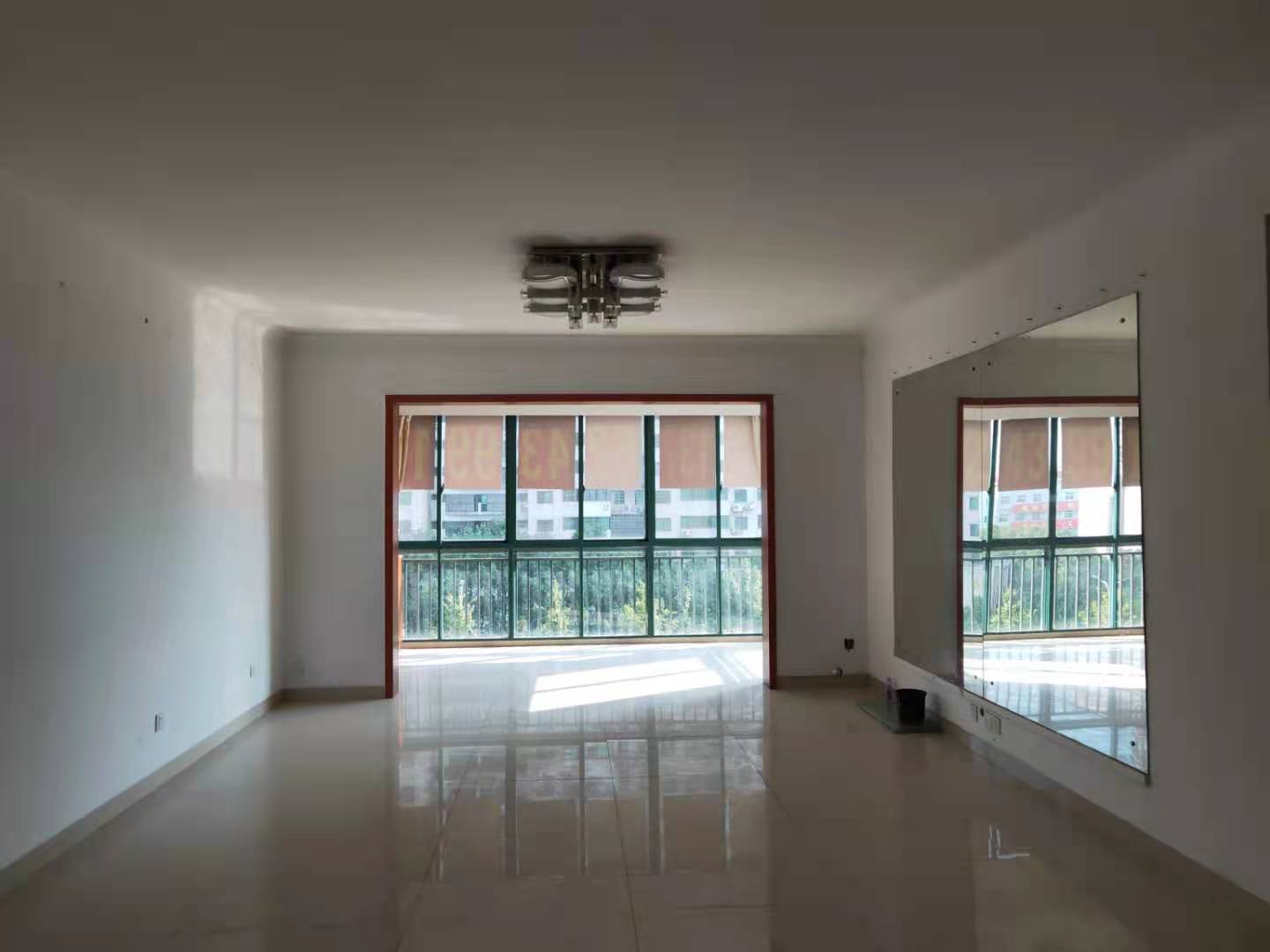 顺枫苑 3室2厅2卫 2800.0元/月 顺枫苑 3室2厅2卫 2800.0元/月室内图