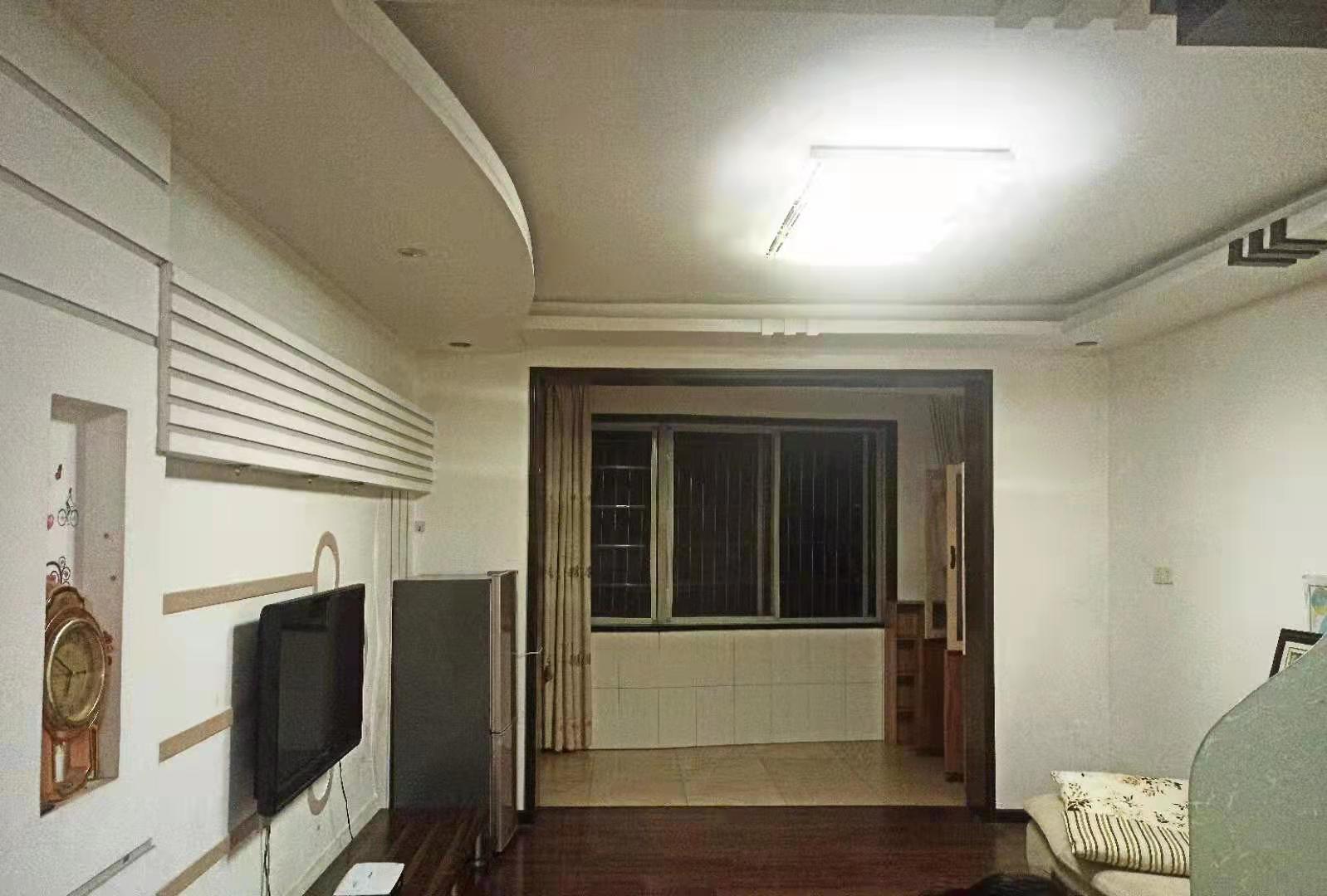 康泰花园  2室2厅1卫   48.80万客厅