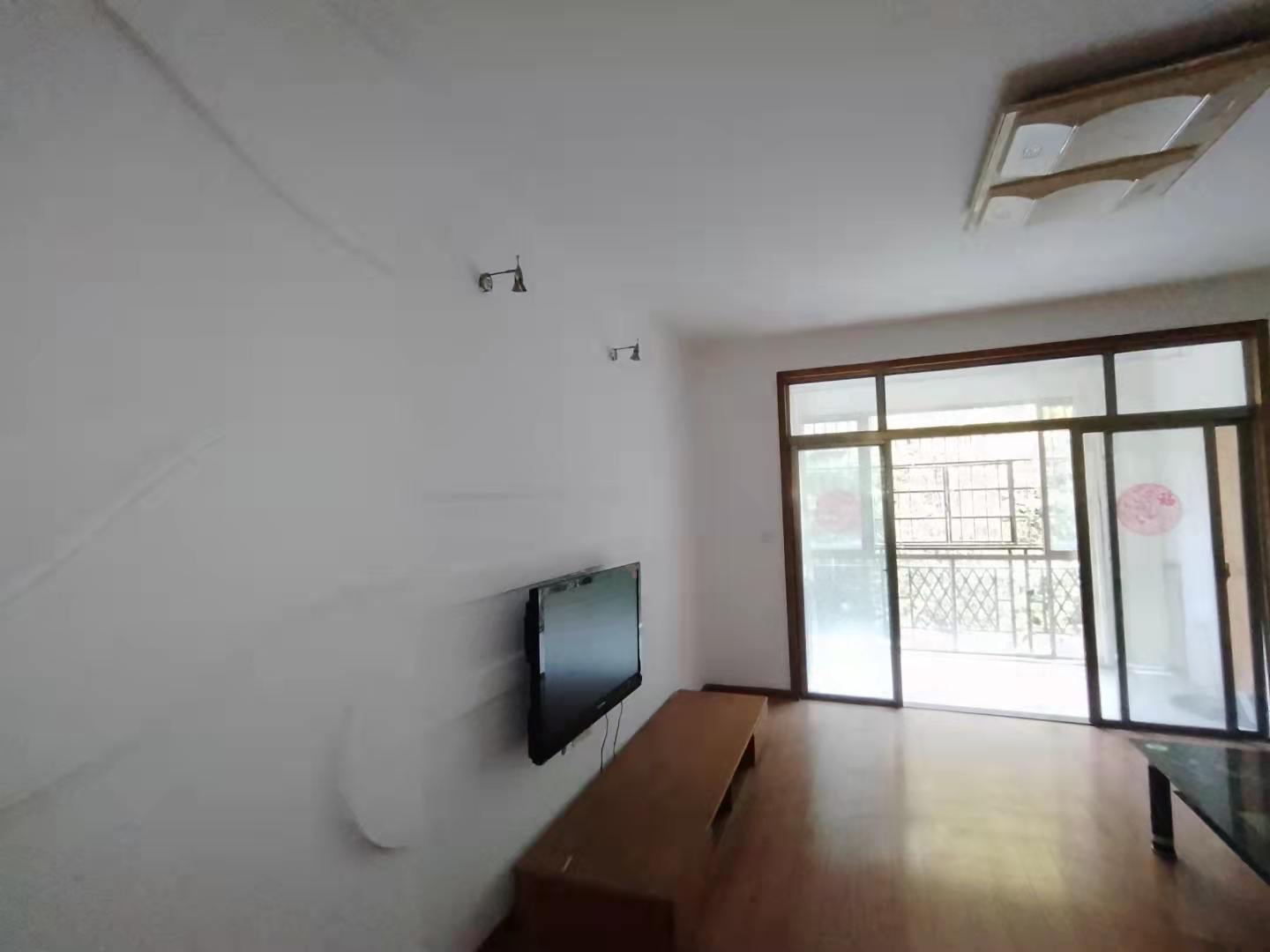 佳宁娜小区(梓山湖小区) 3室2厅2卫 2300.0元/月 佳宁娜小区(梓山湖小区) 3室2厅2卫 2300.0元/月室内图