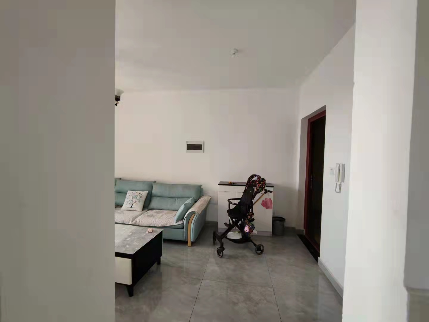 南湖春天  1室1厅1卫    1800.0元/月 南湖春天  1室1厅1卫    1800.0元/月室内图