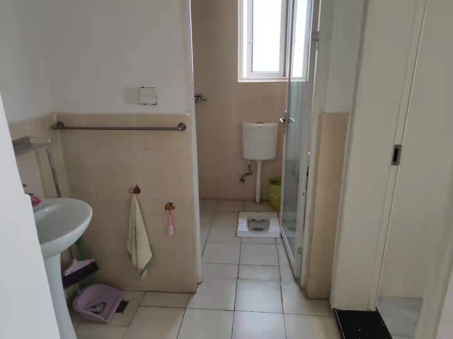 南湖春天  1室1厅1卫    1800.0元/月 南湖春天  1室1厅1卫    1800.0元/月室内图