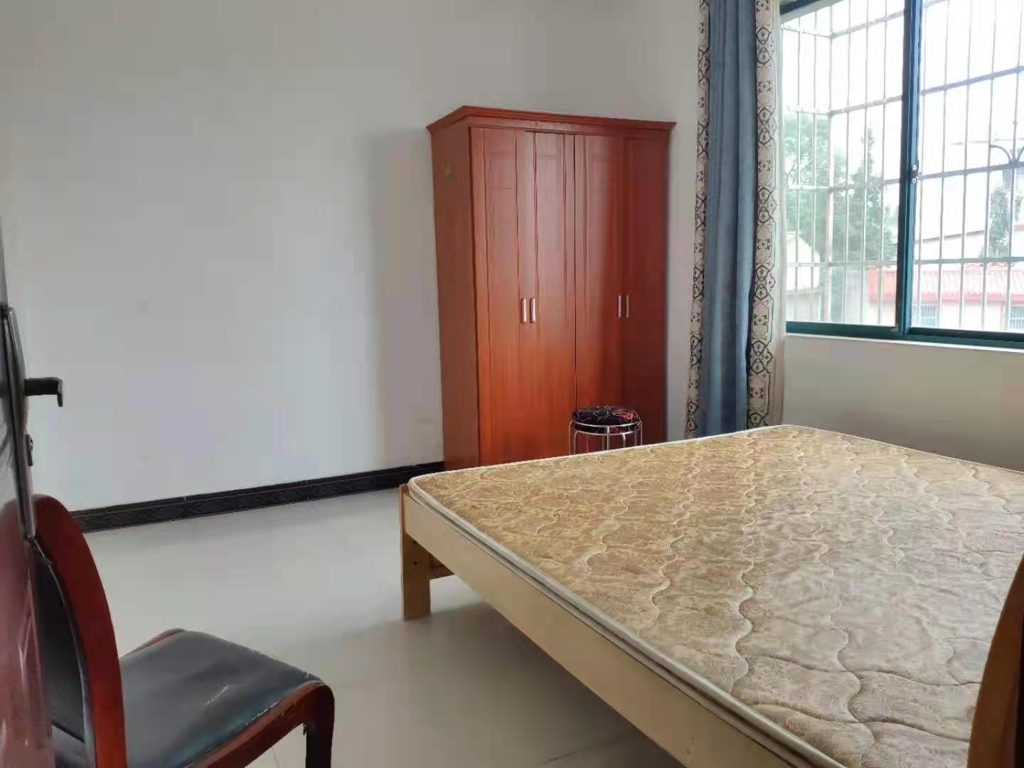 金钩山安置小区 2室2厅1卫 800.00元/月 金钩山安置小区 2室2厅1卫 800.00元/月室内图