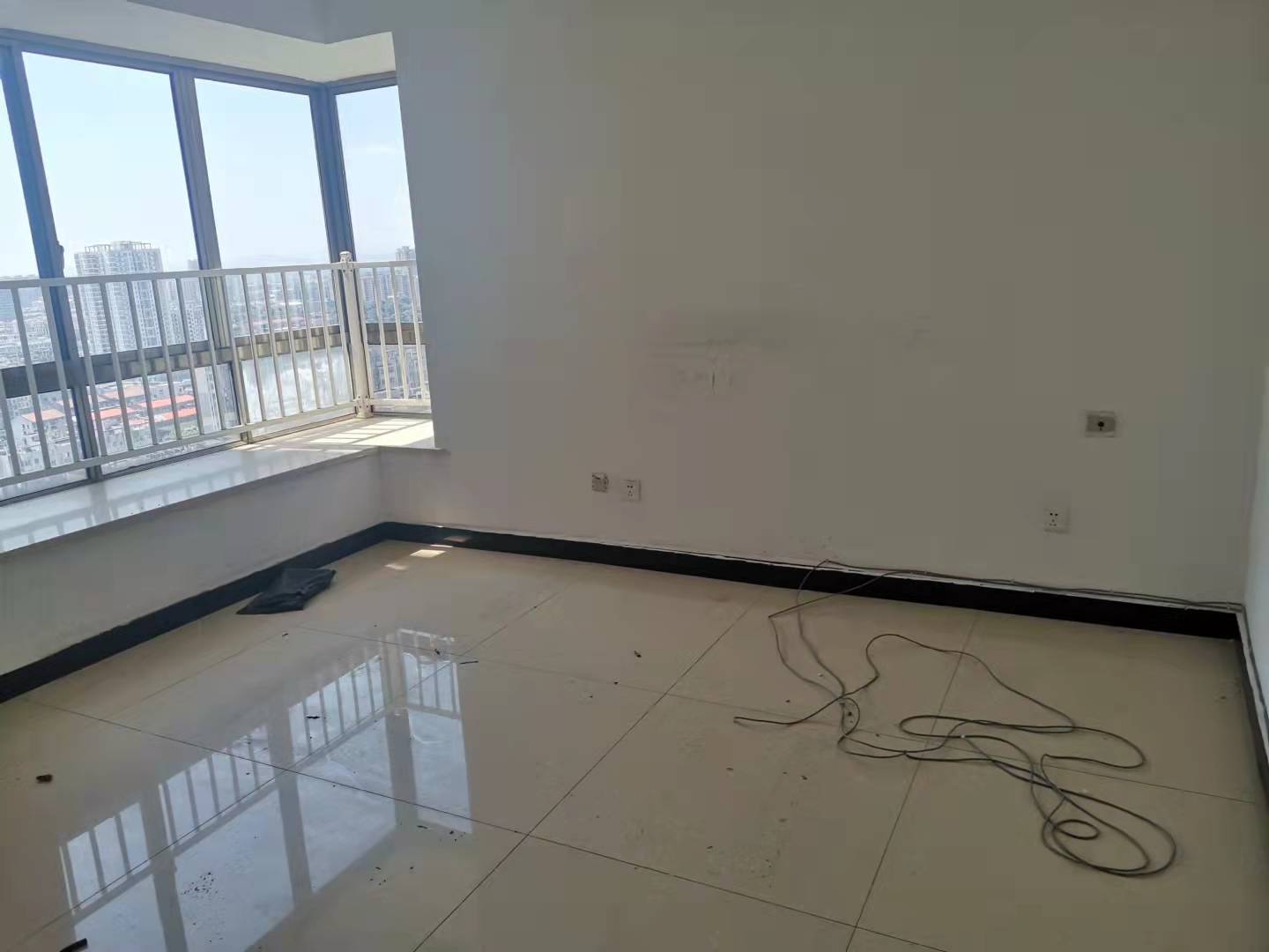 金源大厦  2室2厅1卫    65.0万 金源大厦  2室2厅1卫    65.0万卧室