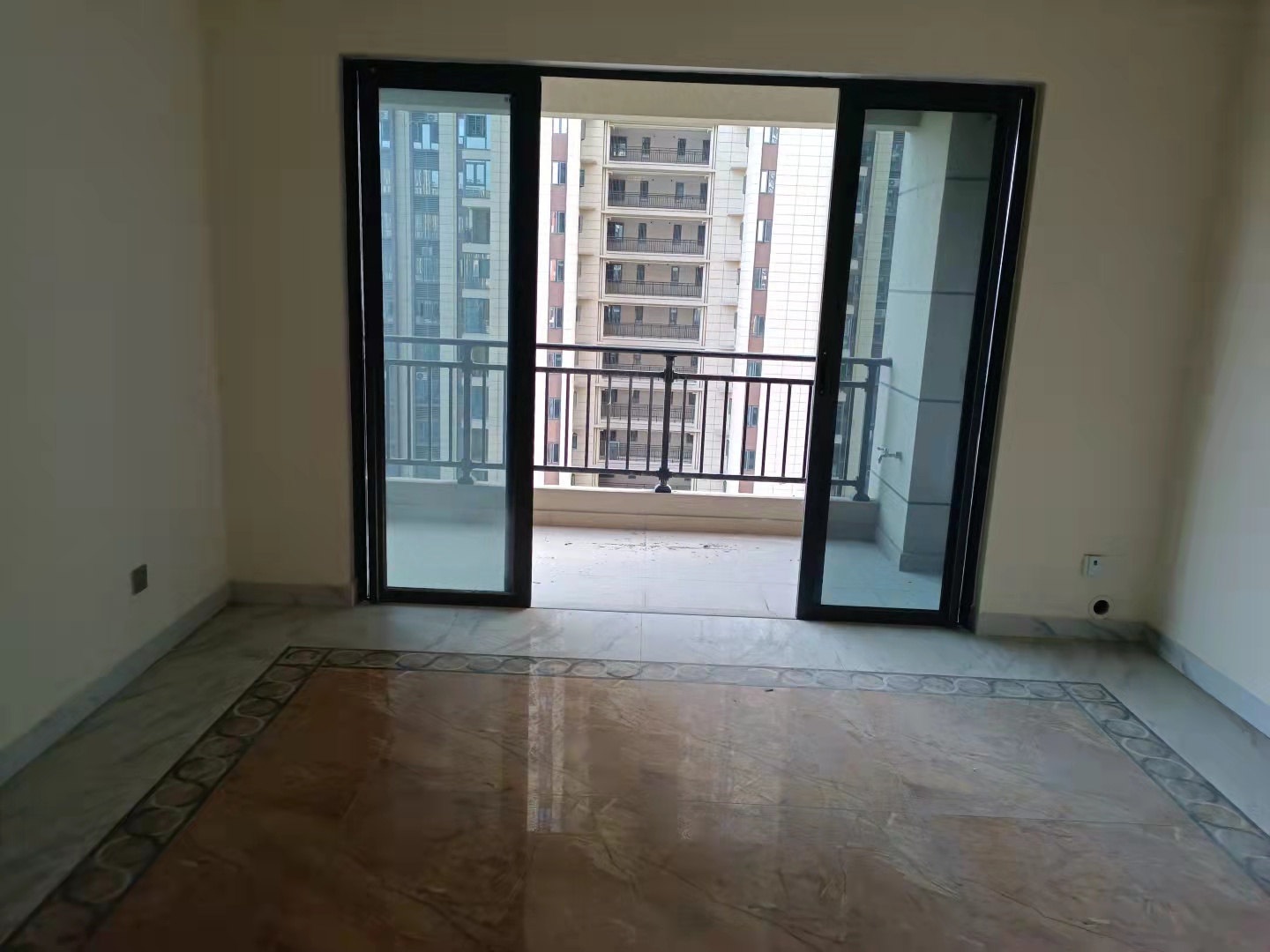 碧桂园梓山府 4室2厅2卫 3200.0元/月 碧桂园梓山府 4室2厅2卫 3200.0元/月室内图