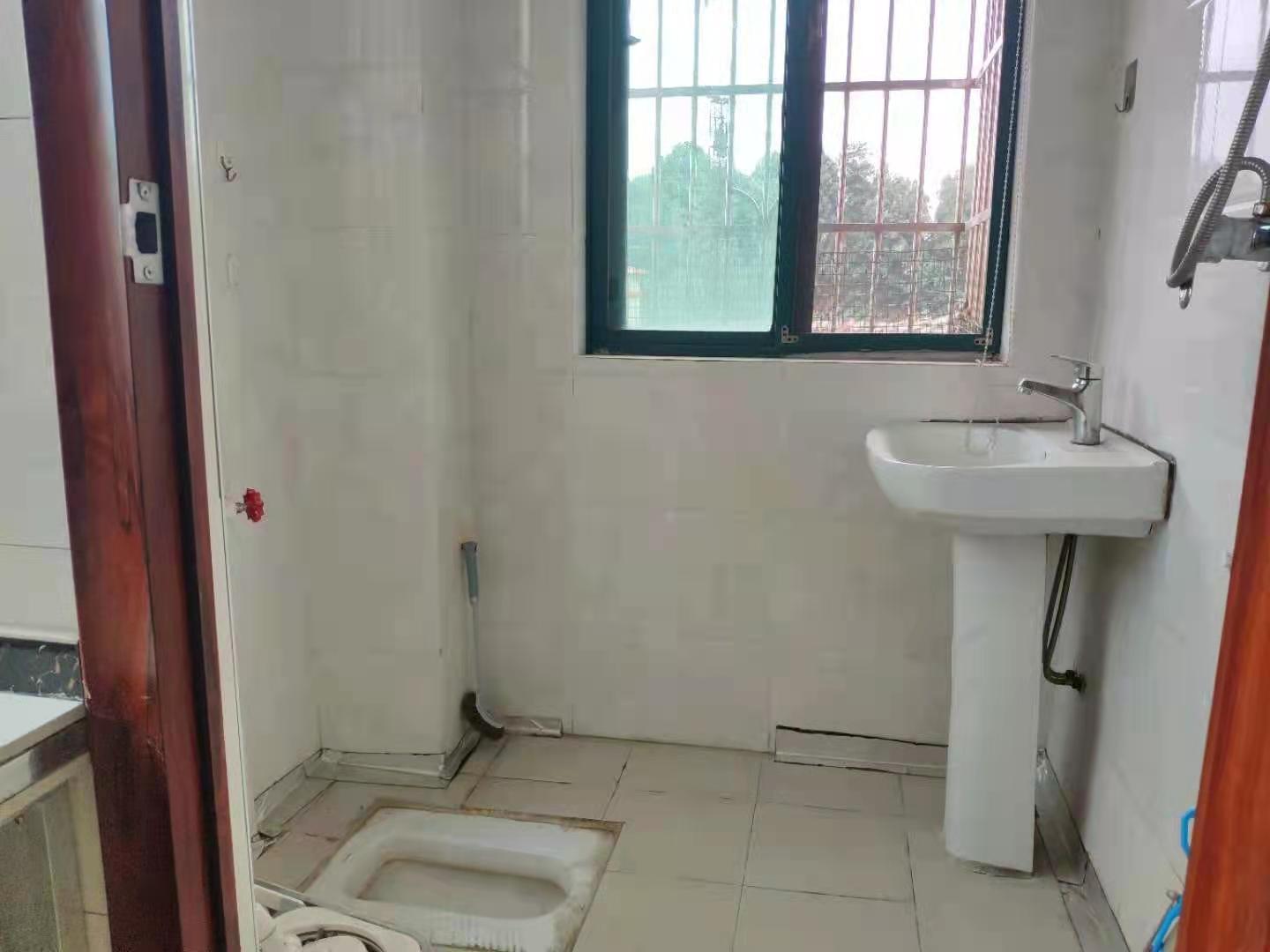 金钩山安置小区 2室2厅1卫 800.00元/月 金钩山安置小区 2室2厅1卫 800.00元/月室内图