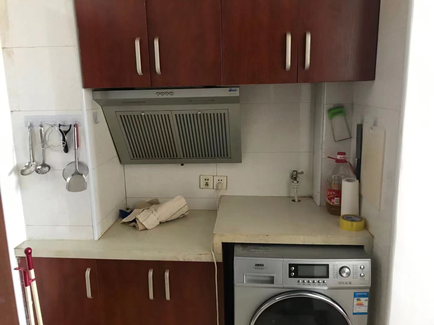 西湖公寓  1室1厅1卫    1200.0元/月 西湖公寓  1室1厅1卫    1200.0元/月室内图