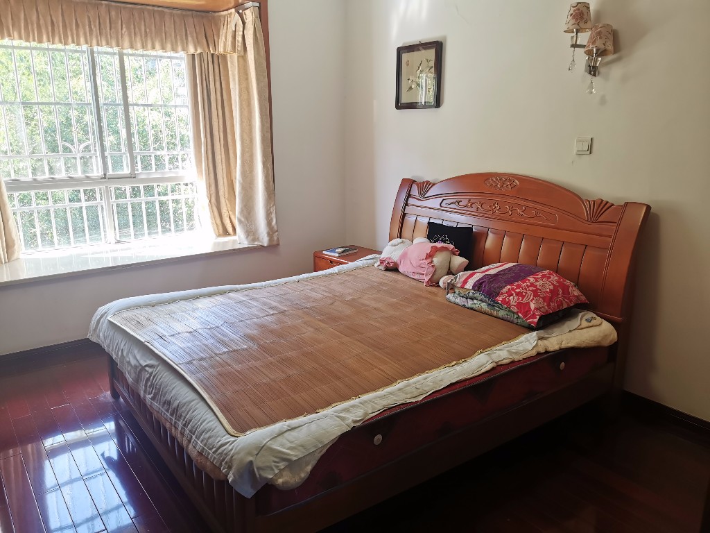 天泰花园(就是天泰小区)  4室2厅2卫    55.0万 天泰花园(就是天泰小区)  4室2厅2卫    55.0万客厅