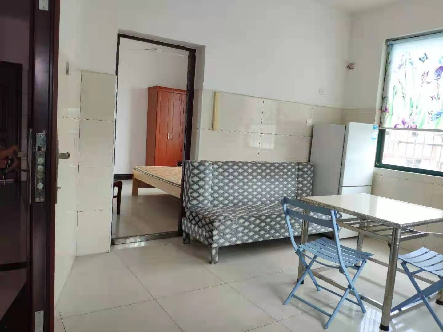 金钩山安置小区 2室2厅1卫 800.00元/月 金钩山安置小区 2室2厅1卫 800.00元/月室内图