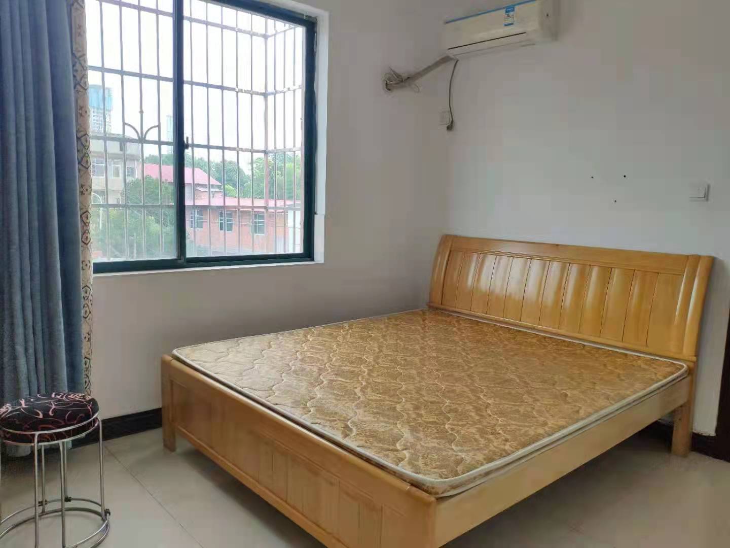 金钩山安置小区 2室2厅1卫 800.00元/月 金钩山安置小区 2室2厅1卫 800.00元/月室内图