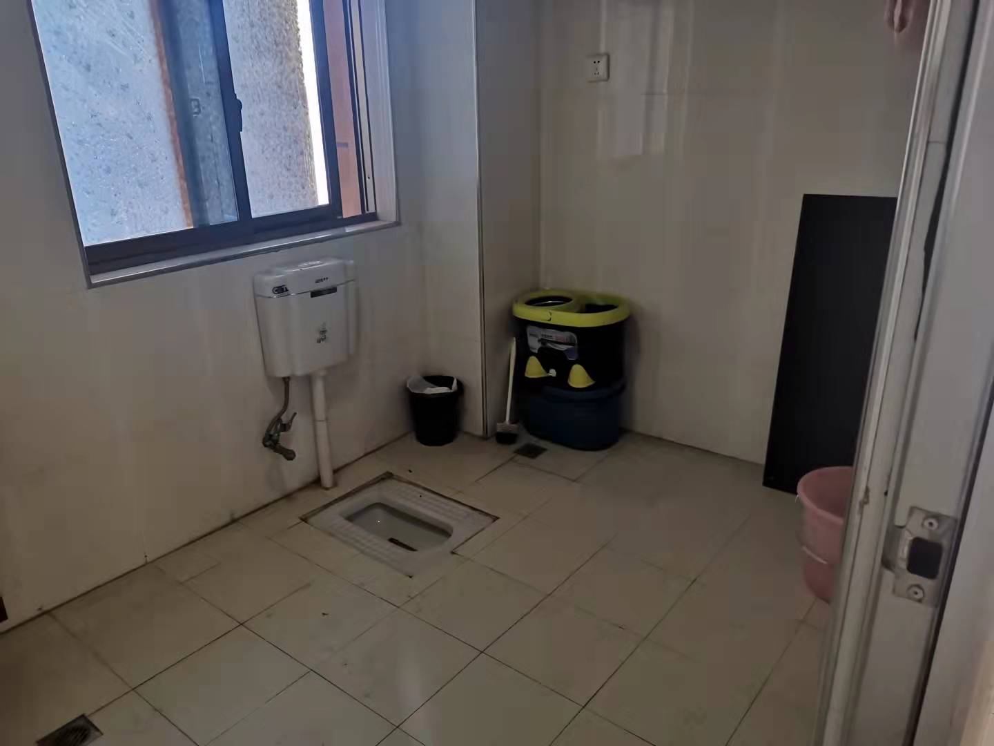 金源大厦  2室2厅1卫    65.0万 金源大厦  2室2厅1卫    65.0万卫生间