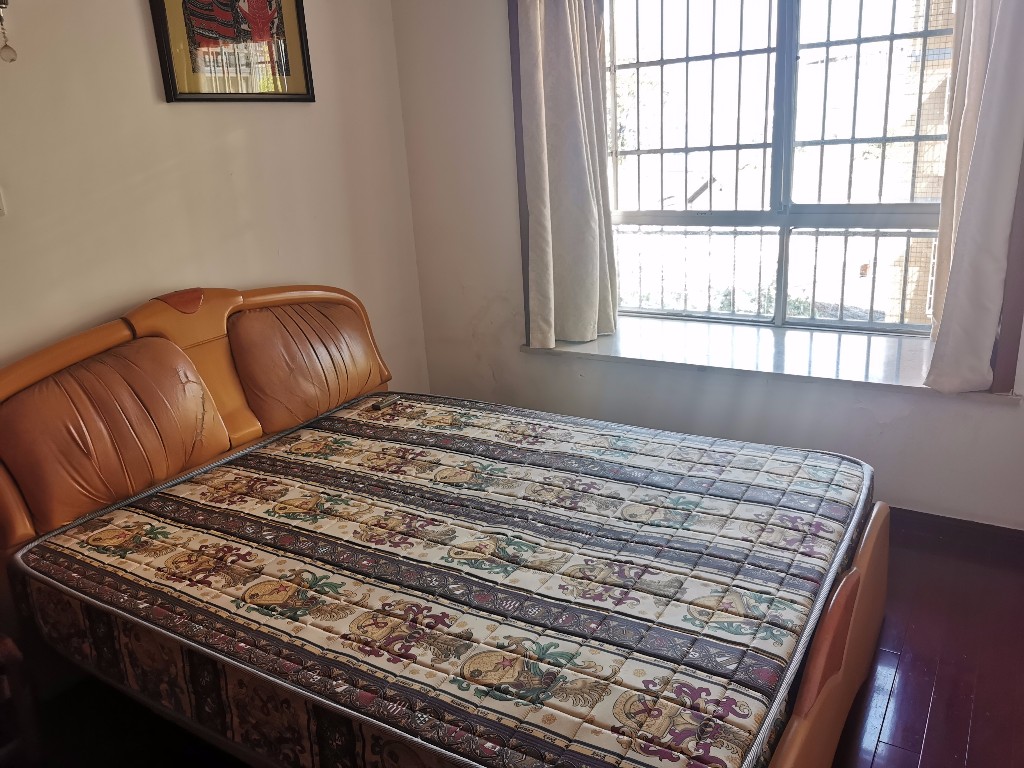 天泰花园(就是天泰小区)  4室2厅2卫    55.0万 天泰花园(就是天泰小区)  4室2厅2卫    55.0万客厅