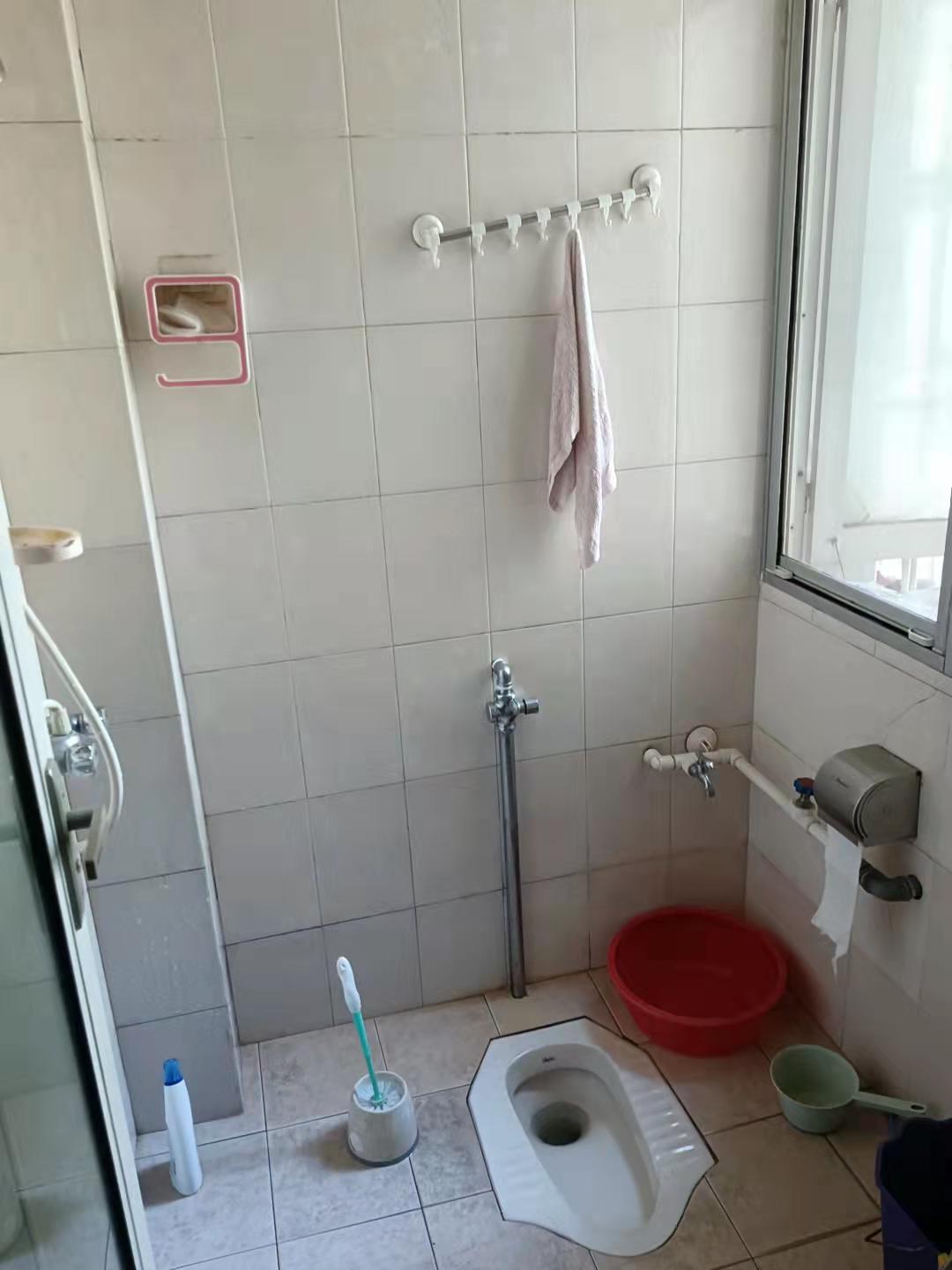 天润花园 3室2厅1卫 2600.0元/月 天润花园 3室2厅1卫 2600.0元/月室内图