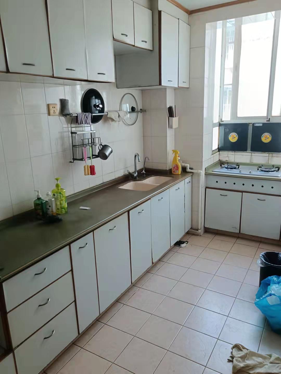 天润花园 3室2厅1卫 2600.0元/月 天润花园 3室2厅1卫 2600.0元/月室内图