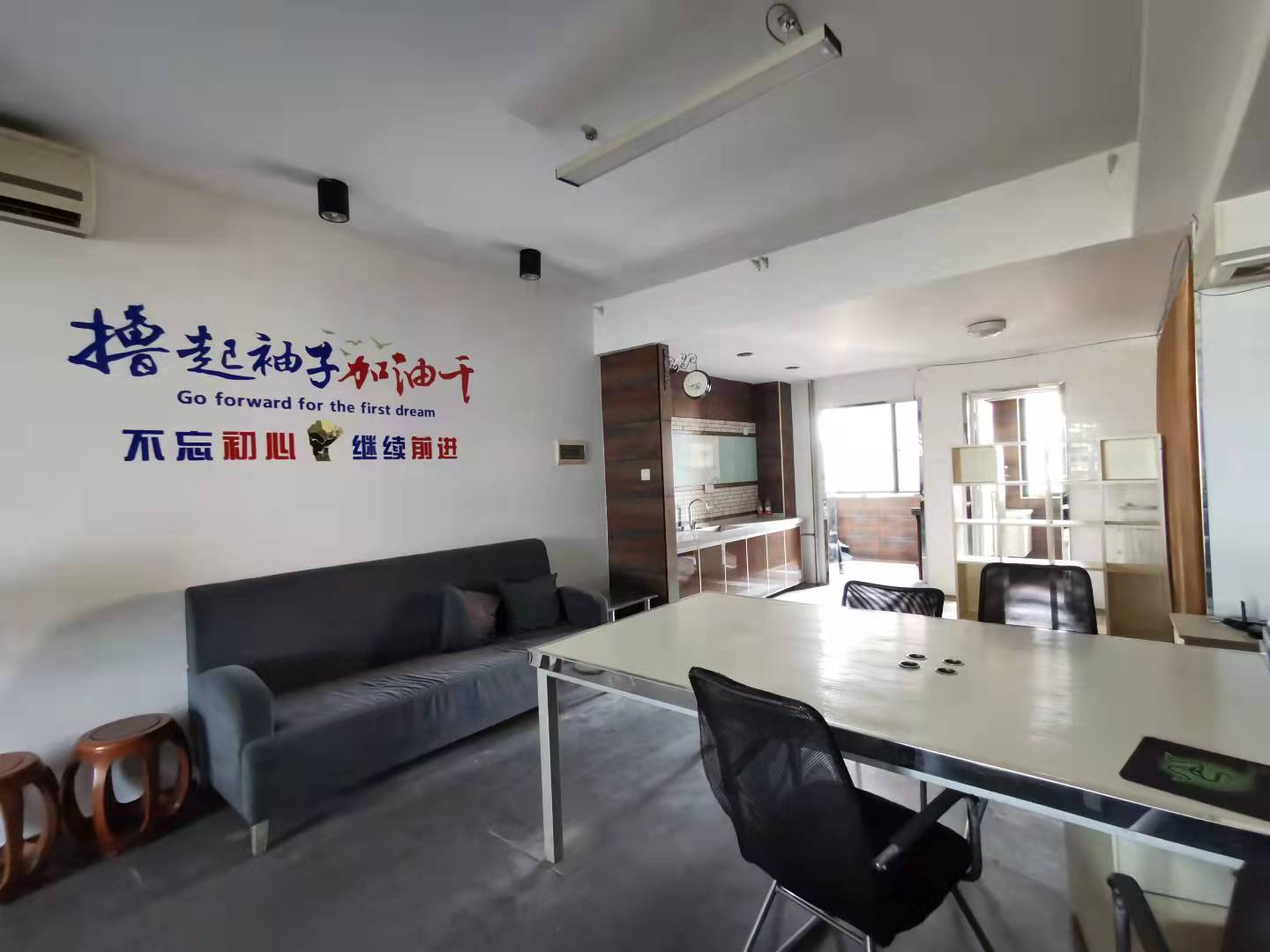 君临新世界  1室1厅1卫    1600.0元/月 君临新世界  1室1厅1卫    1600.0元/月室内图