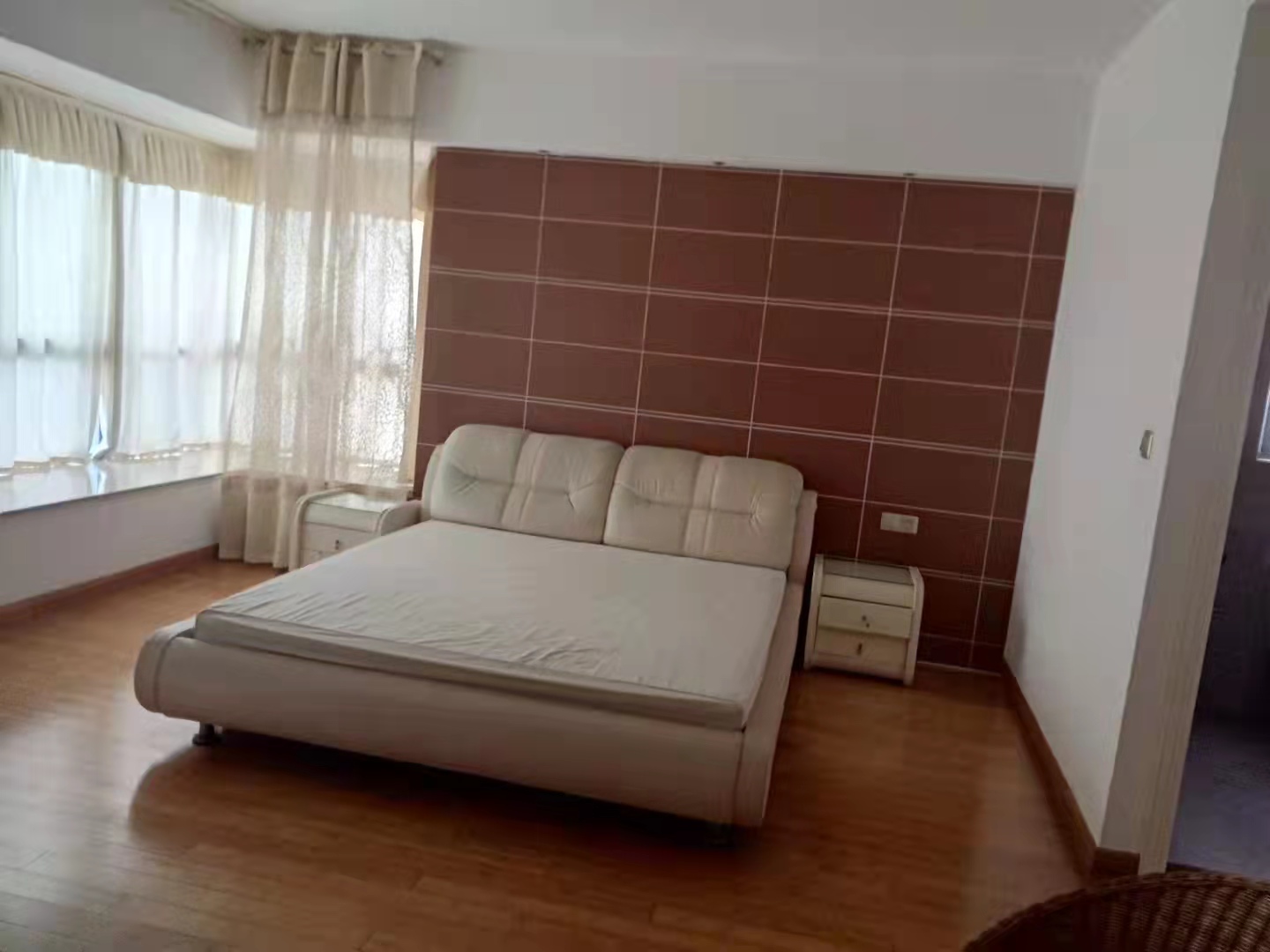 西子花园 4室2厅2卫 2000.0元/月 西子花园 4室2厅2卫 2000.0元/月室内图