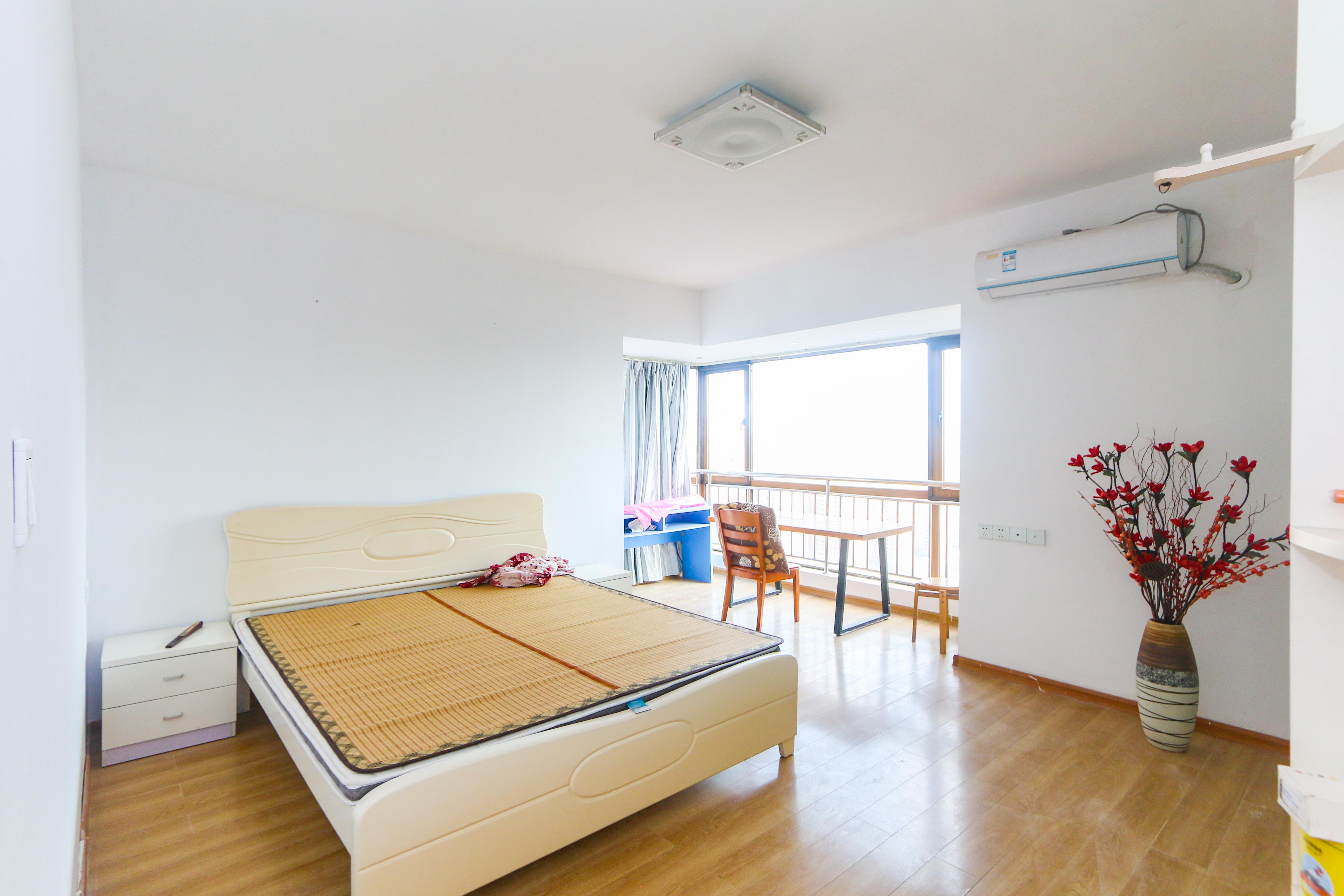 锑都家园  3室2厅2卫   95.00万卧室