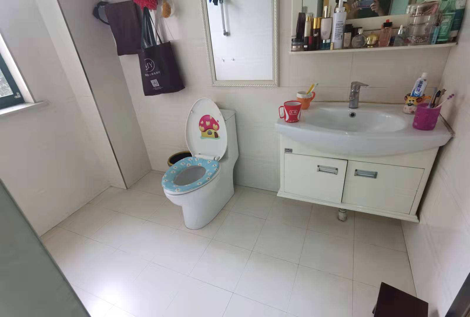 品阁 3室2厅1卫 80.0万 品阁 3室2厅1卫 80.0万卫生间